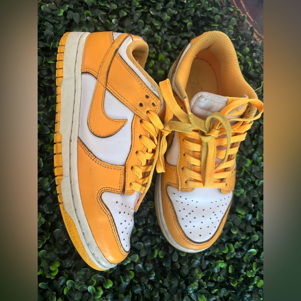 Nike Kids Sneakers in Yellow and White